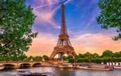 Love-Floats-at-OFF-Paris-Seine_pk34158_1.jpg