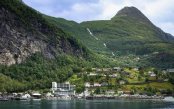 Realm-of-the-Aurora-Arctic-Skies-An-Astronomy-Voyage-along-Norway-s-Glacial-Fjords_pk35641_1.jpg