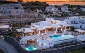 Santorini-s-Insta-Worthy-Villa_pk34381_1.jpg